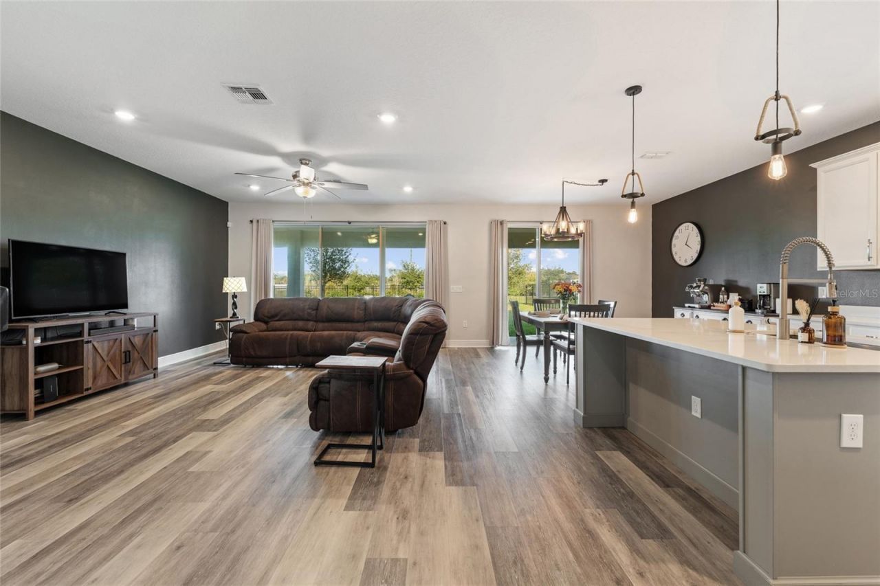 2450 Standing Rock Circle, Oakland, FL 34787 Photo