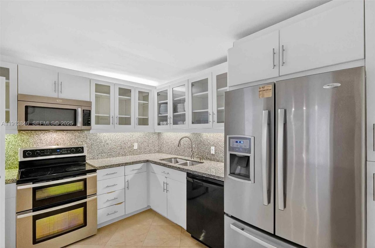 2 Grove Isle Dr, Unit B1505, Miami, FL 33133 Photo