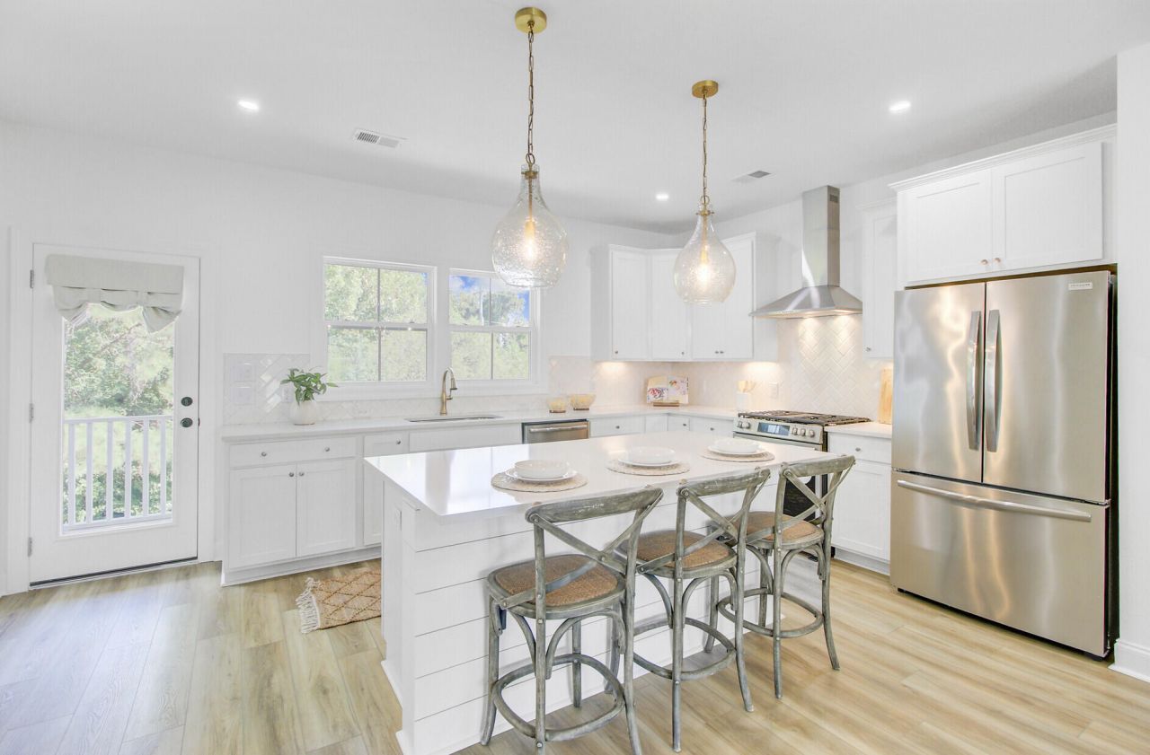 637 N Laurel Street Photo 10