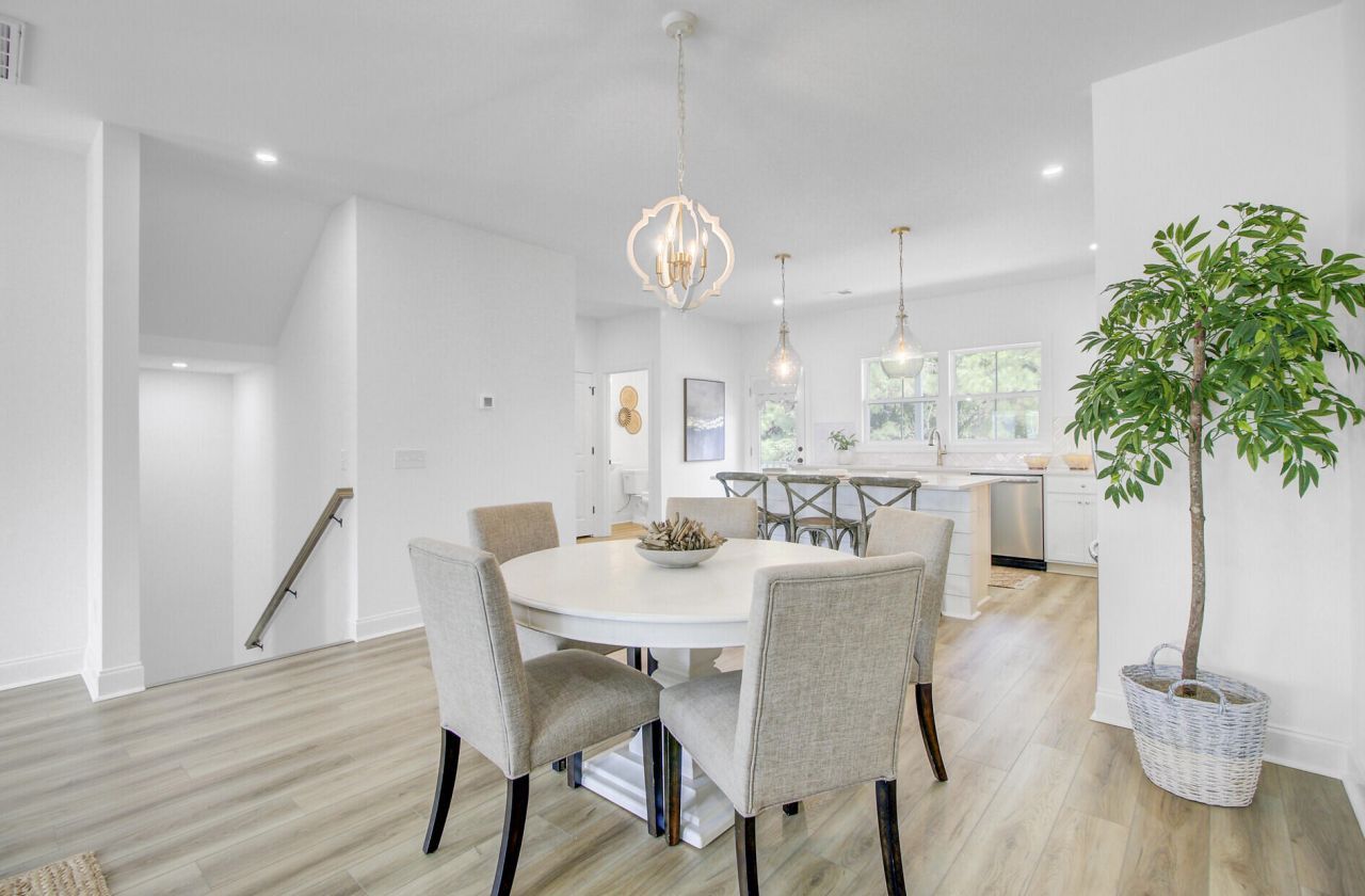 637 N Laurel Street Photo 13