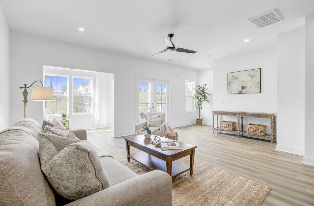 637 N Laurel Street Photo 15