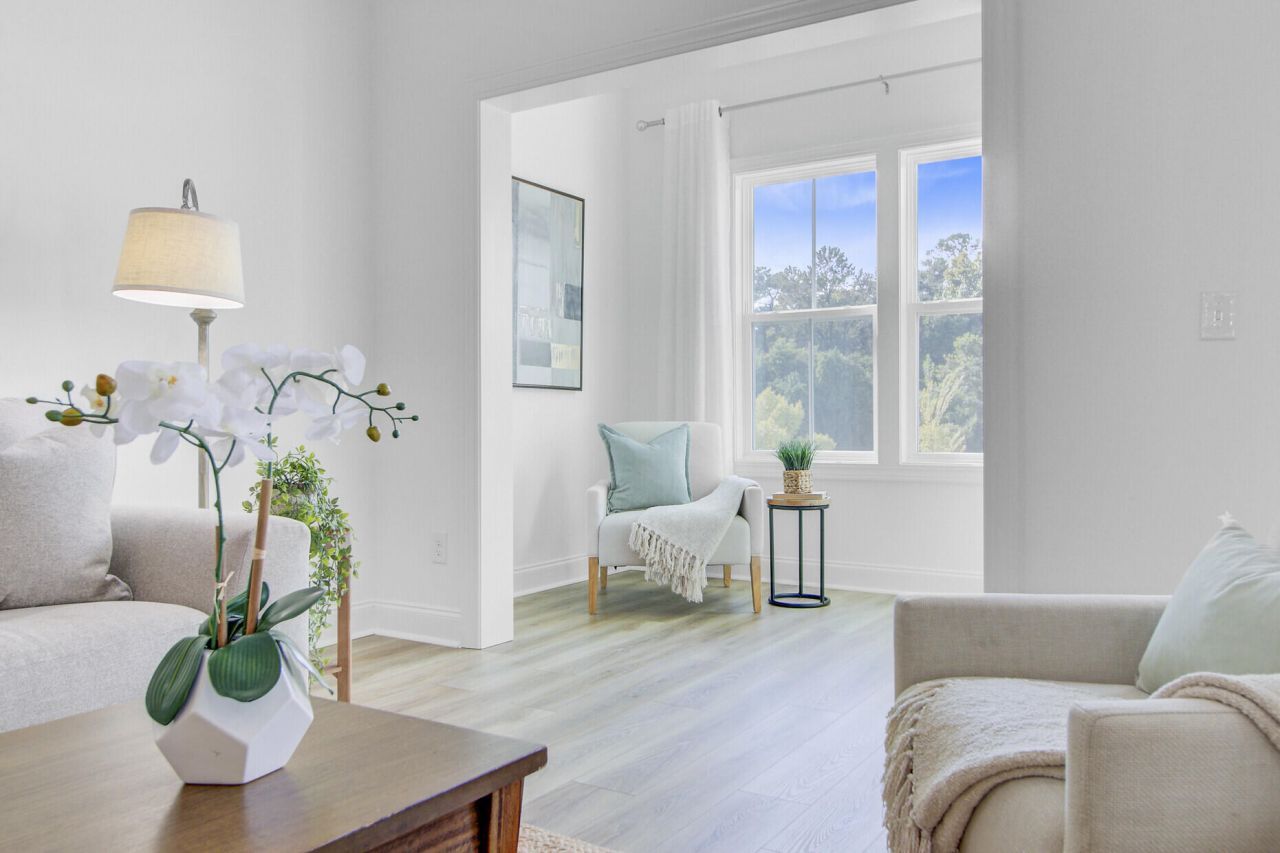 637 N Laurel Street Photo 16