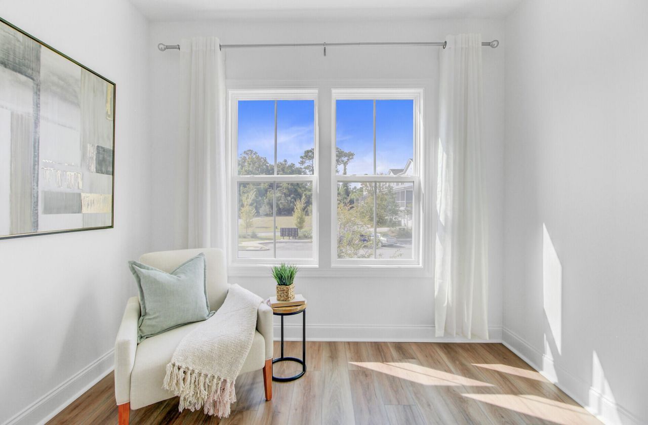 637 N Laurel Street Photo 17