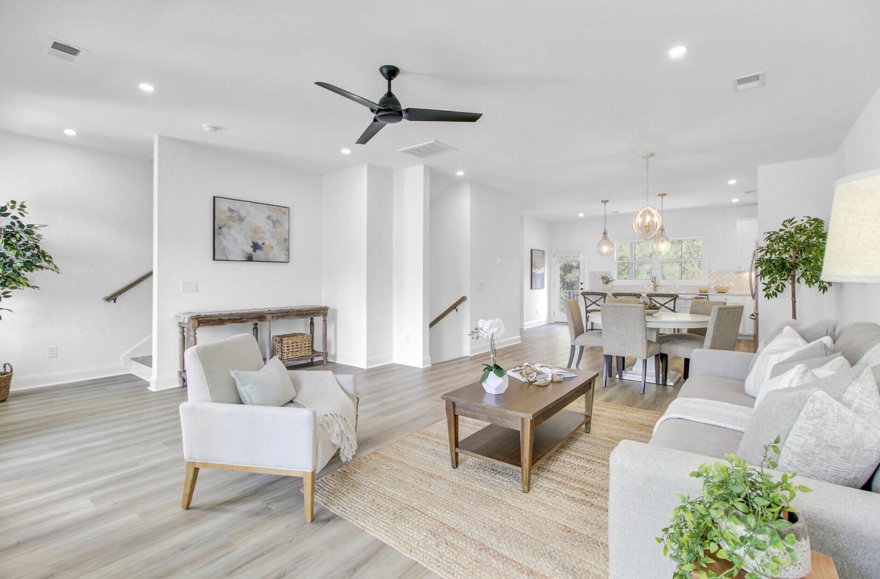 637 N Laurel Street Photo 18