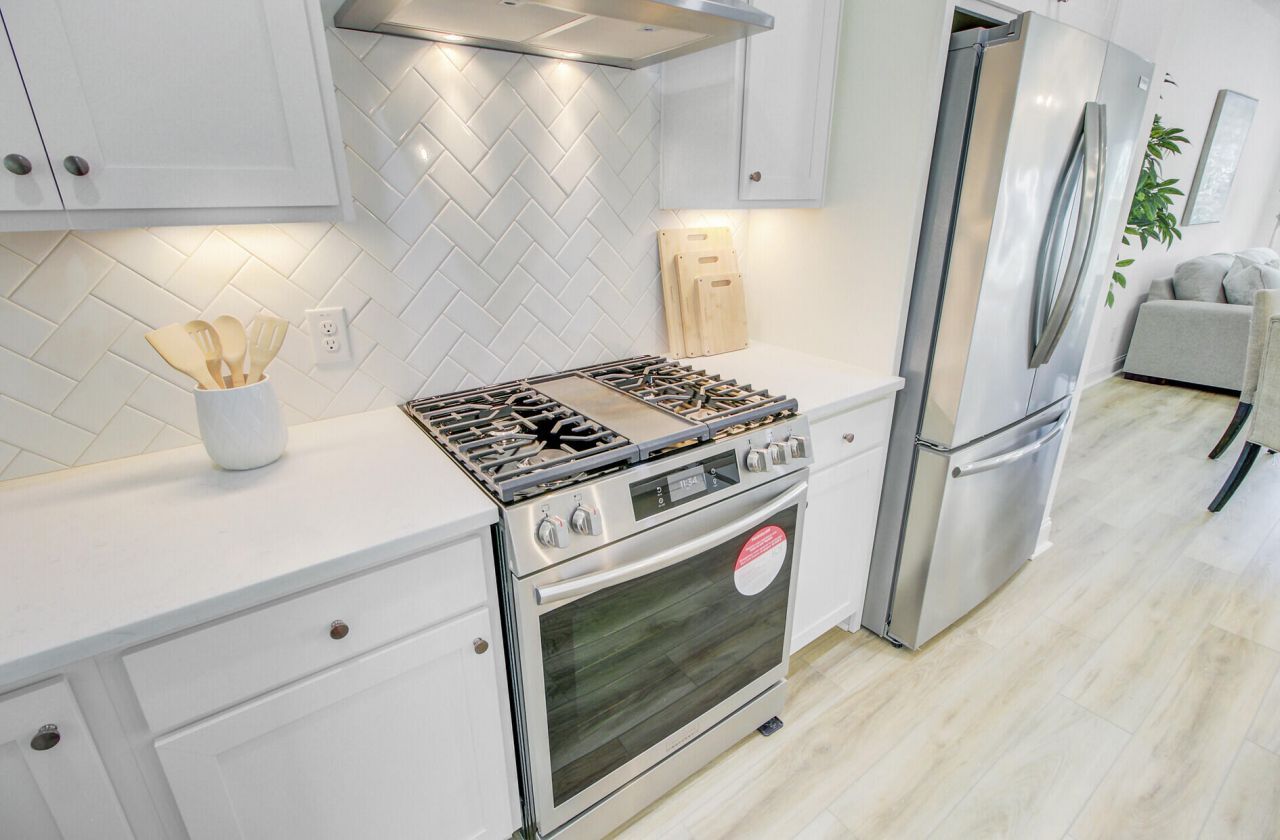 637 N Laurel Street Photo 21