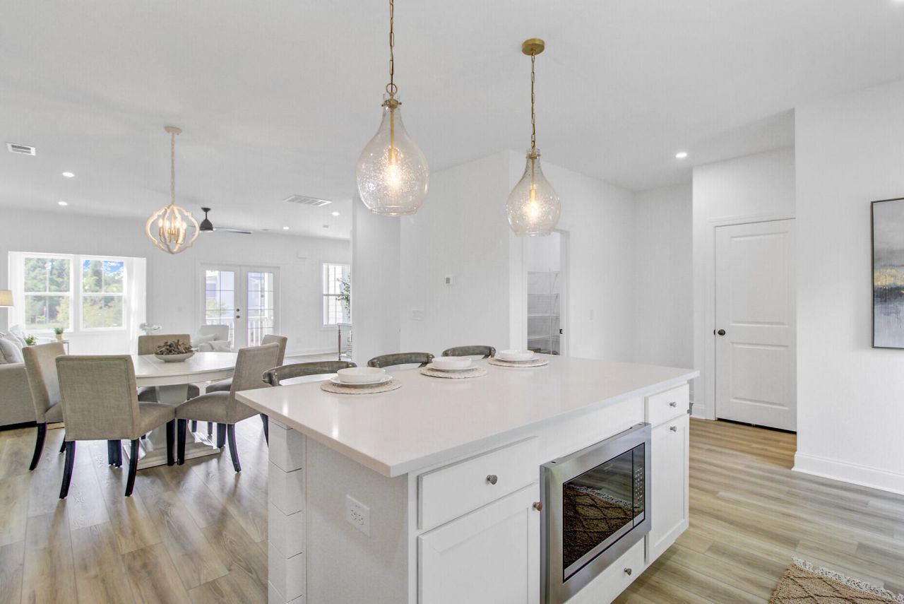 637 N Laurel Street Photo 22