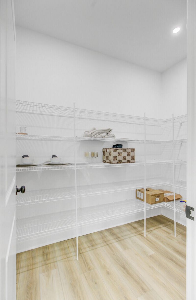 637 N Laurel Street Photo 23