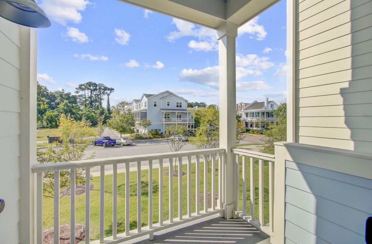 637 N Laurel Street Photo 27