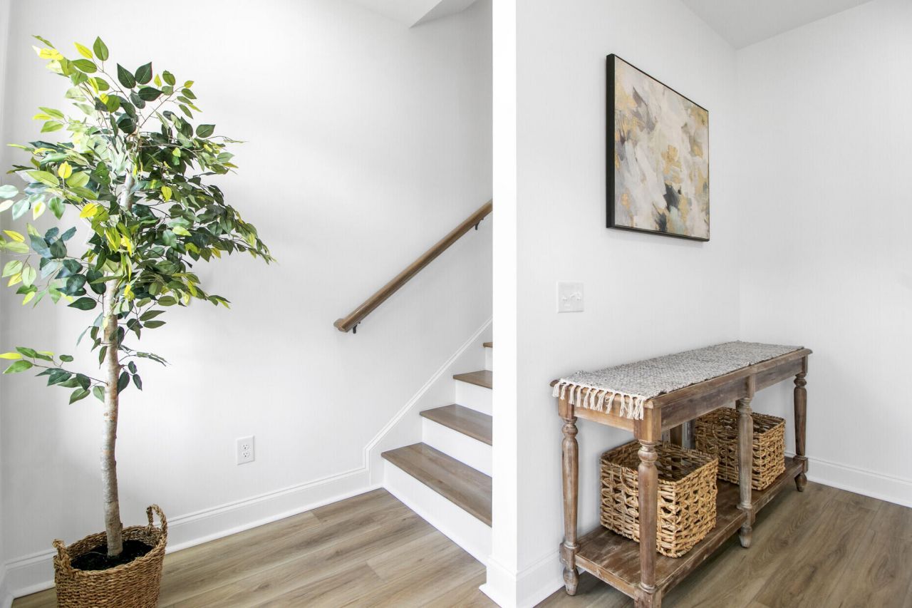 637 N Laurel Street Photo 28