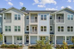 637 N Laurel Street photo 4