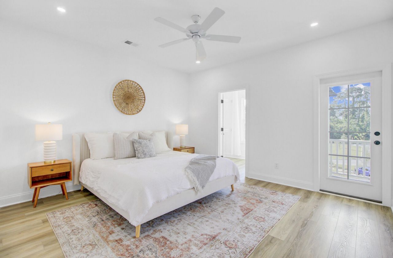 637 N Laurel Street Photo 30