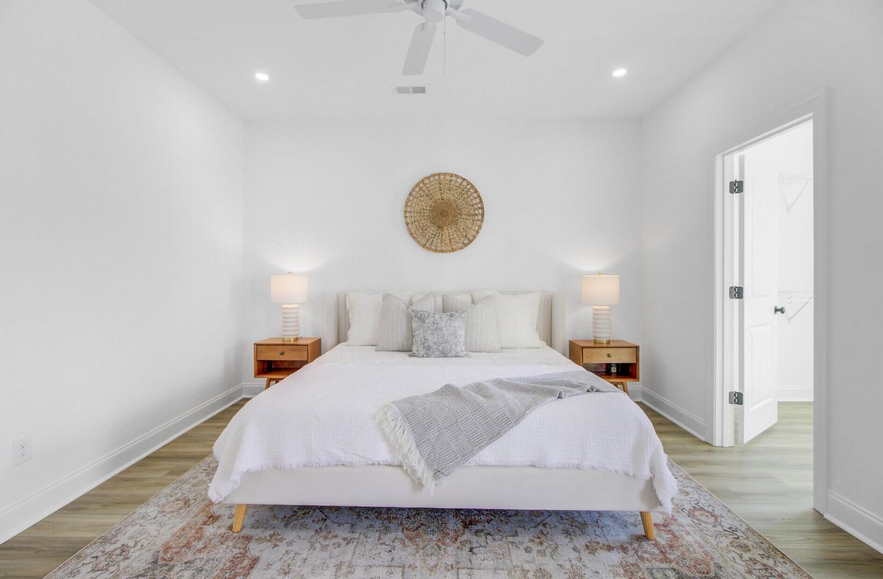 637 N Laurel Street Photo 31