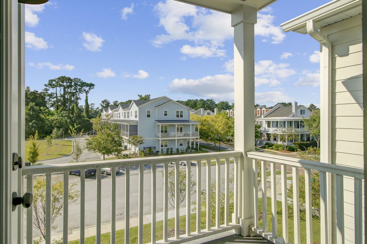 637 N Laurel Street Photo 33