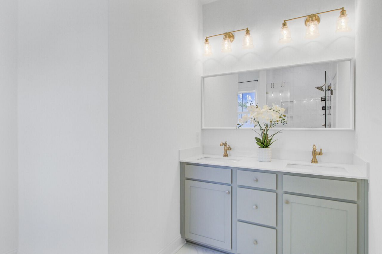 637 N Laurel Street Photo 34