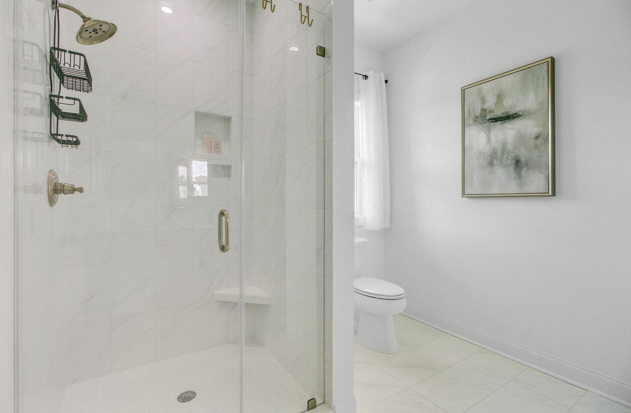 637 N Laurel Street Photo 35