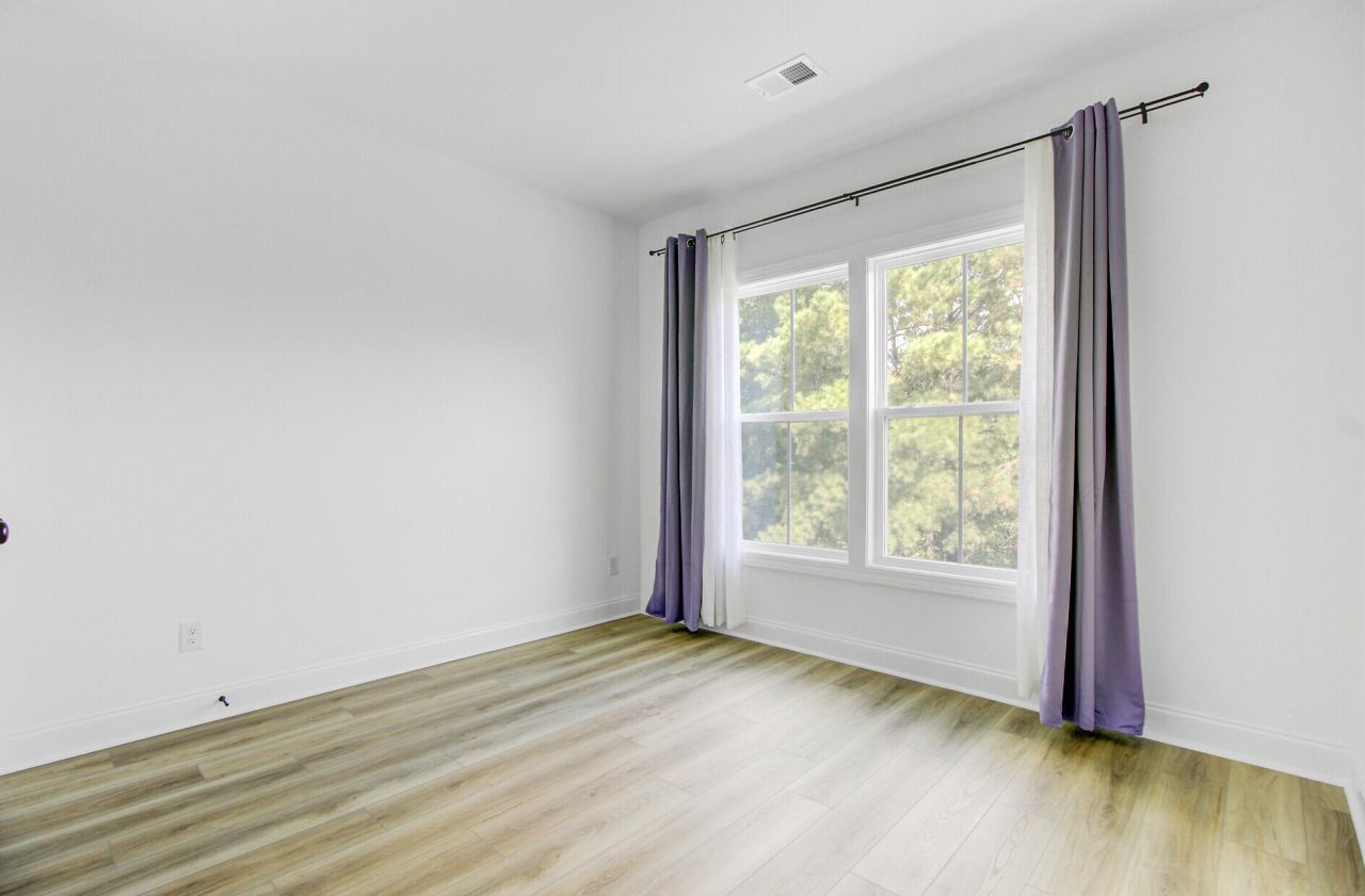 637 N Laurel Street Photo 36