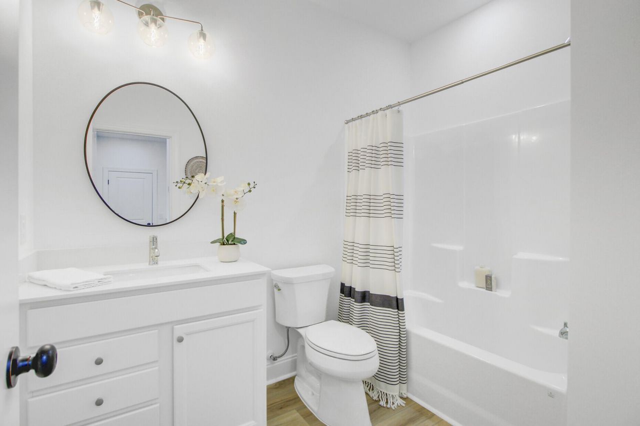 637 N Laurel Street Photo 38