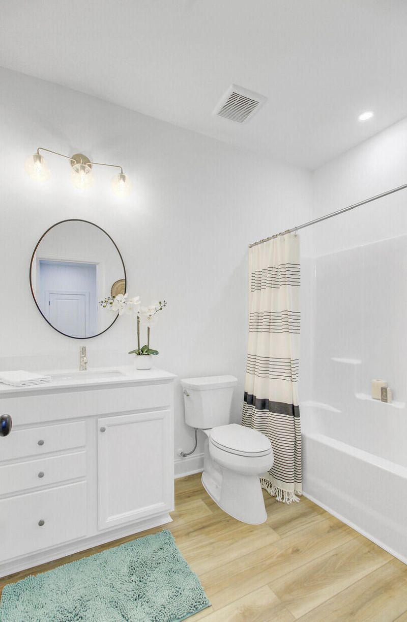 637 N Laurel Street Photo 39