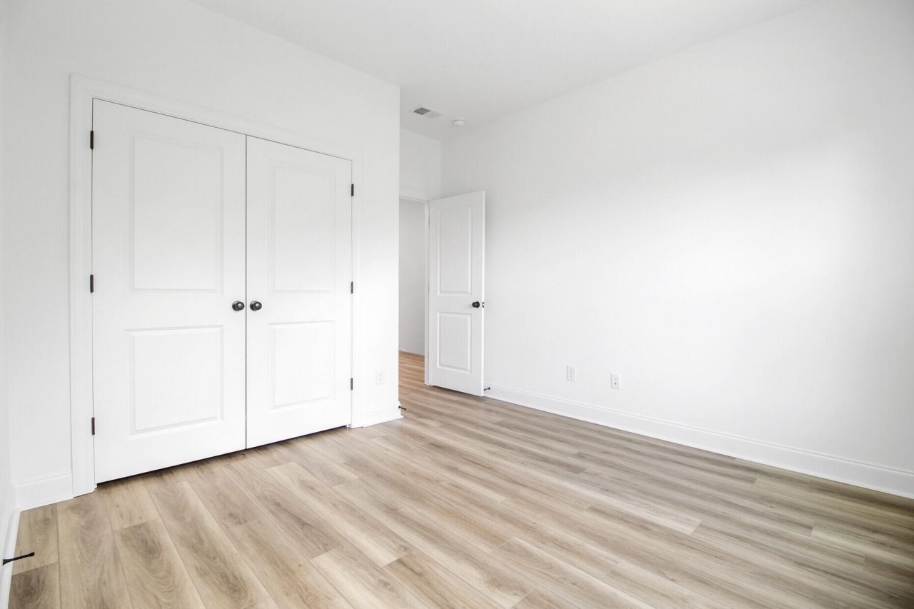 637 N Laurel Street Photo 41