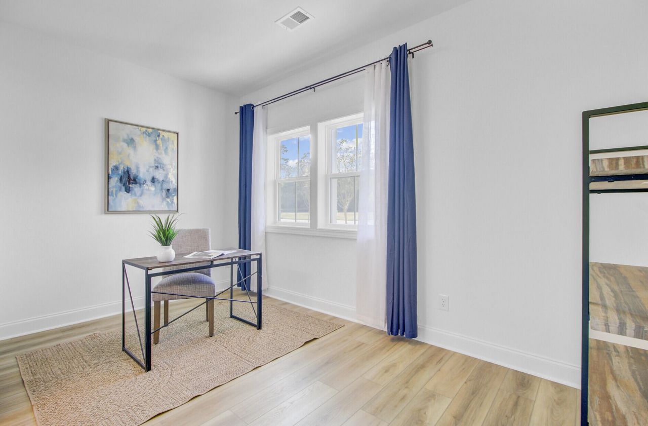 637 N Laurel Street Photo 43