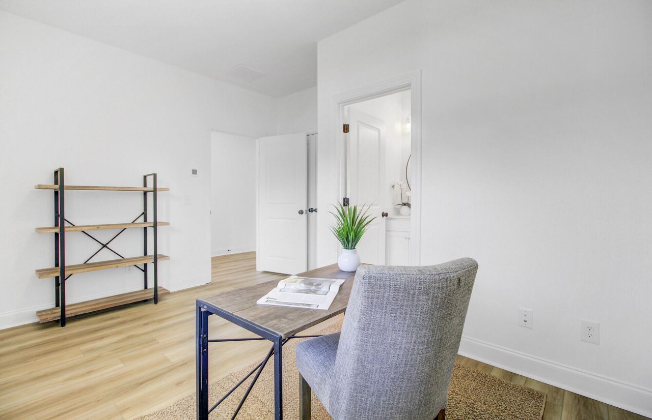 637 N Laurel Street Photo 44