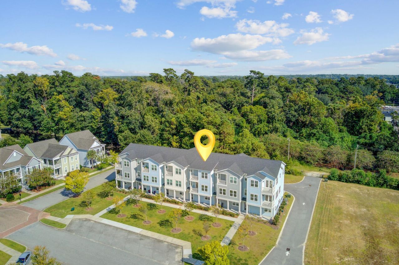 637 N Laurel Street Photo 47