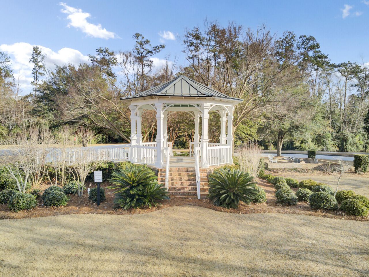 637 N Laurel Street Photo 50