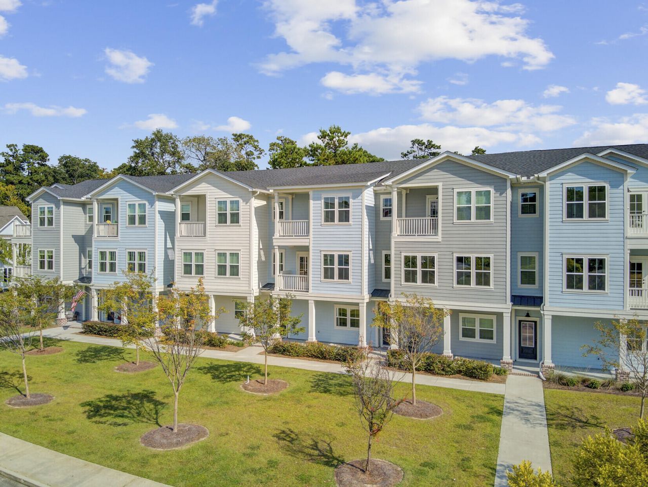 637 N Laurel Street Photo 53