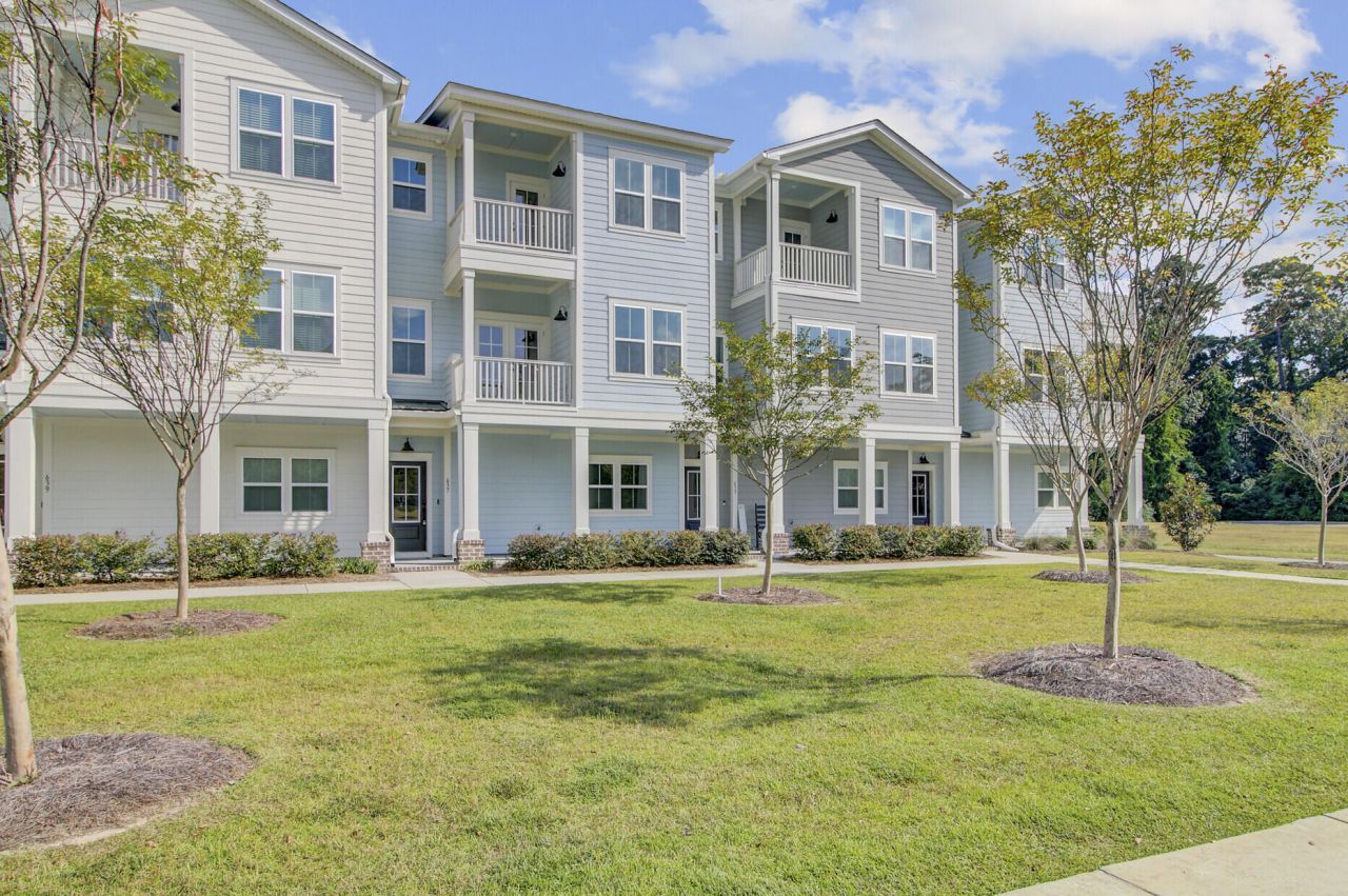 637 N Laurel Street Photo 54