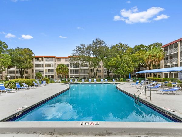 2650 NW 49th Avenue, Unit 422, Lauderdale Lakes, FL 33313