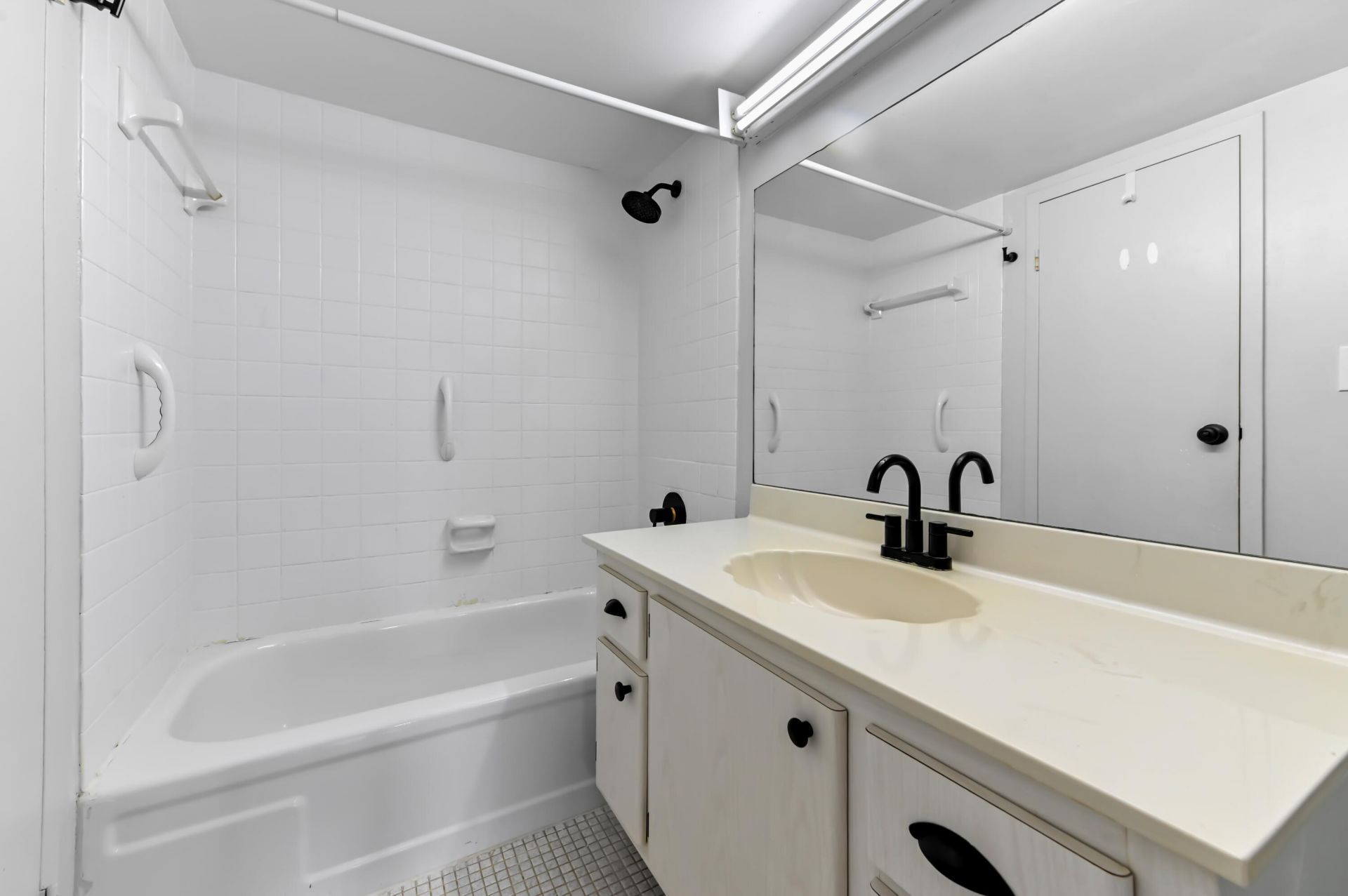 2650 NW 49th Avenue, Unit 422, Lauderdale Lakes, FL 33313 Photo