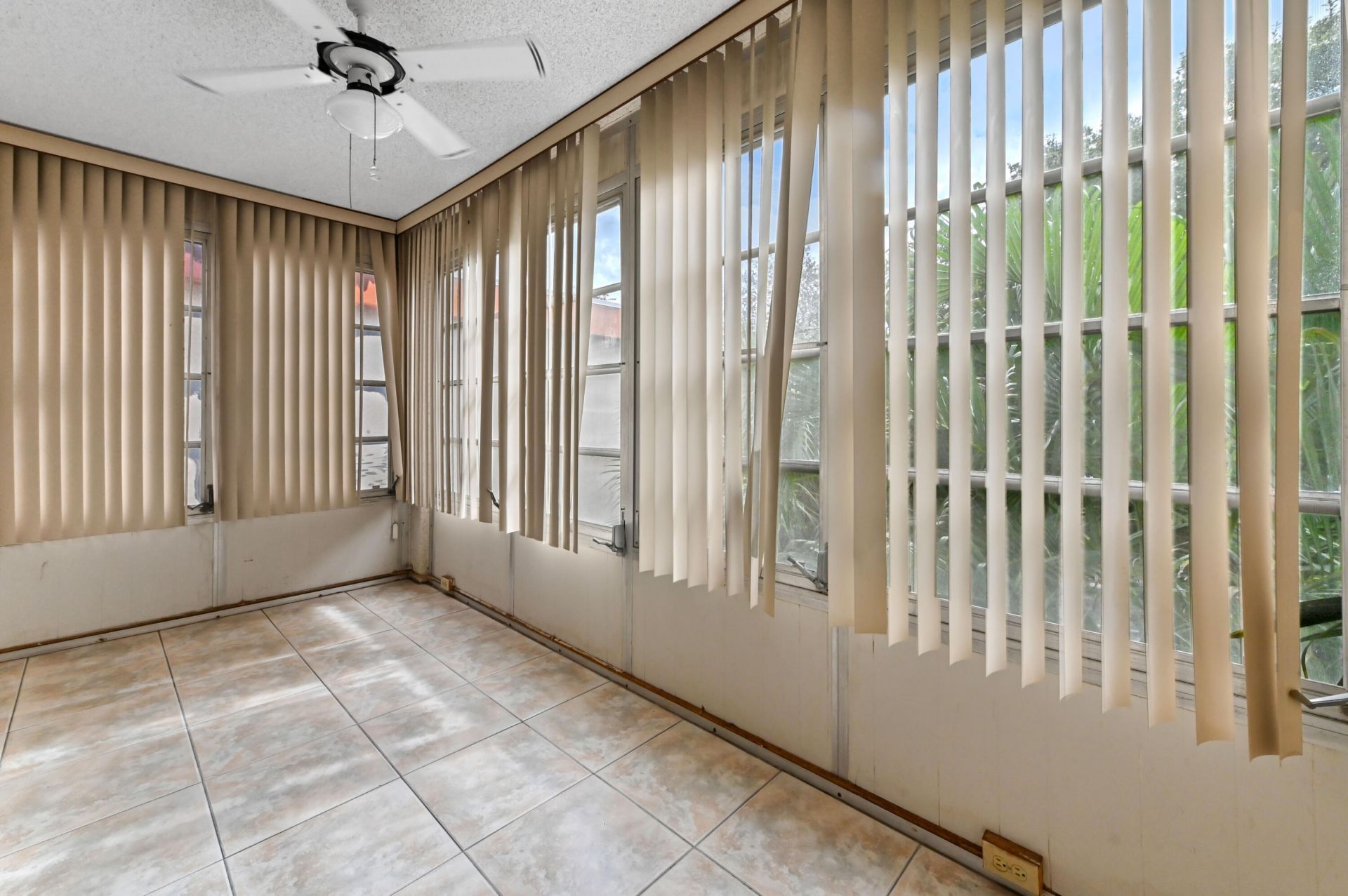 2650 NW 49th Avenue, Unit 422, Lauderdale Lakes, FL 33313 Photo