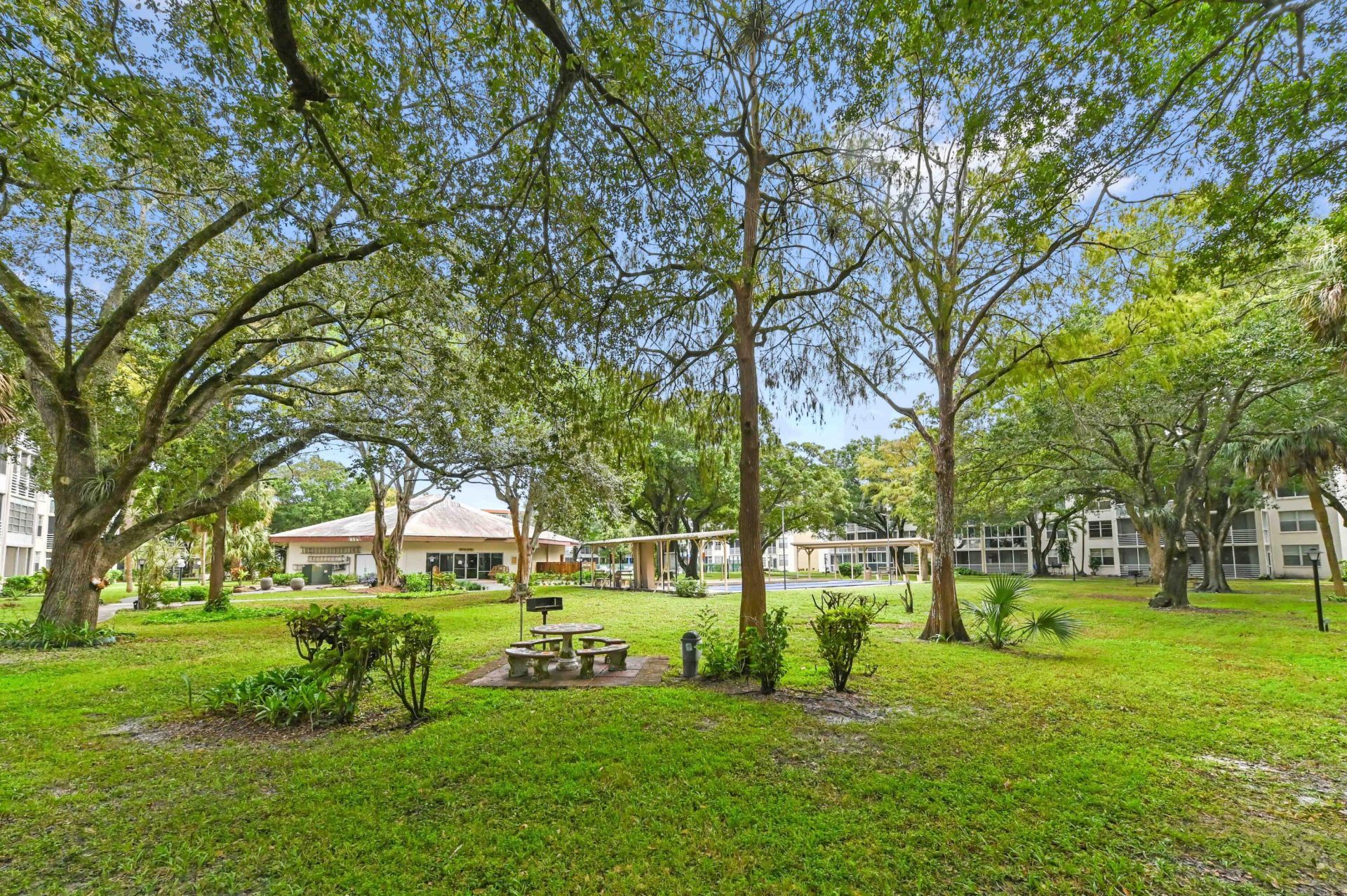 2650 NW 49th Avenue, Unit 422, Lauderdale Lakes, FL 33313 Photo