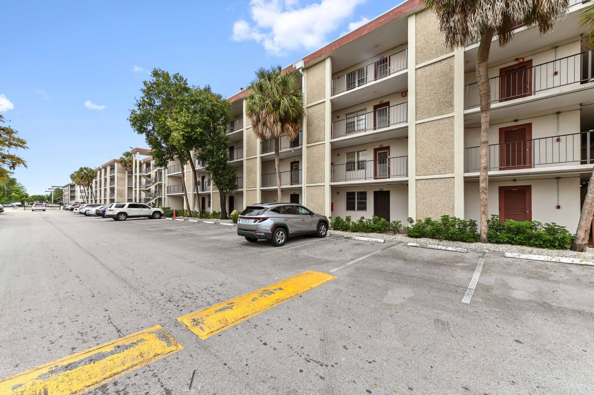 2650 NW 49th Avenue, Unit 422, Lauderdale Lakes, FL 33313 Photo