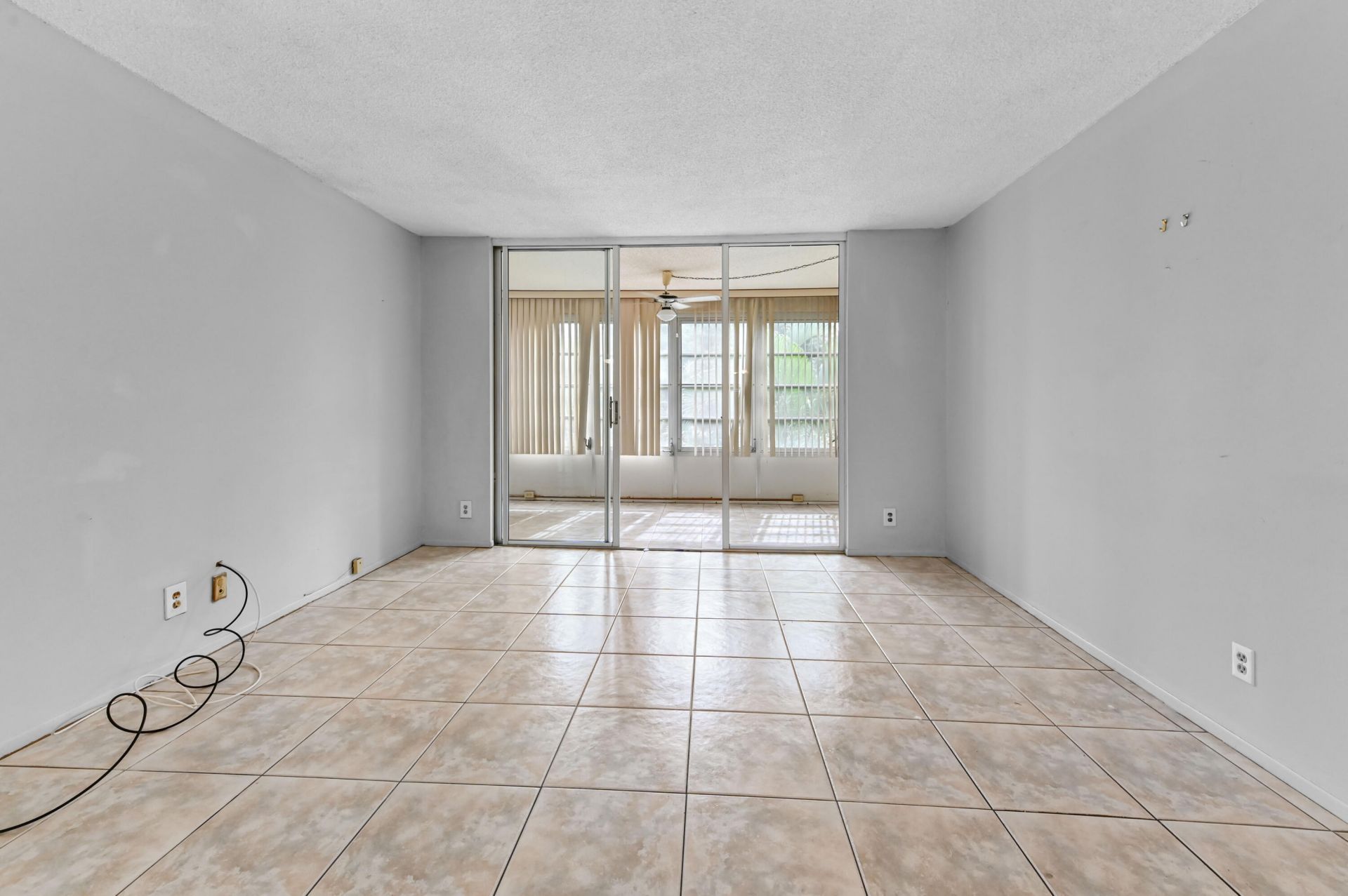 2650 NW 49th Avenue, Unit 422, Lauderdale Lakes, FL 33313 Photo