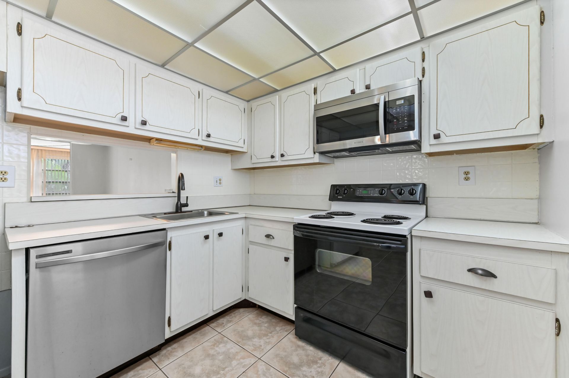 2650 NW 49th Avenue, Unit 422, Lauderdale Lakes, FL 33313 Photo