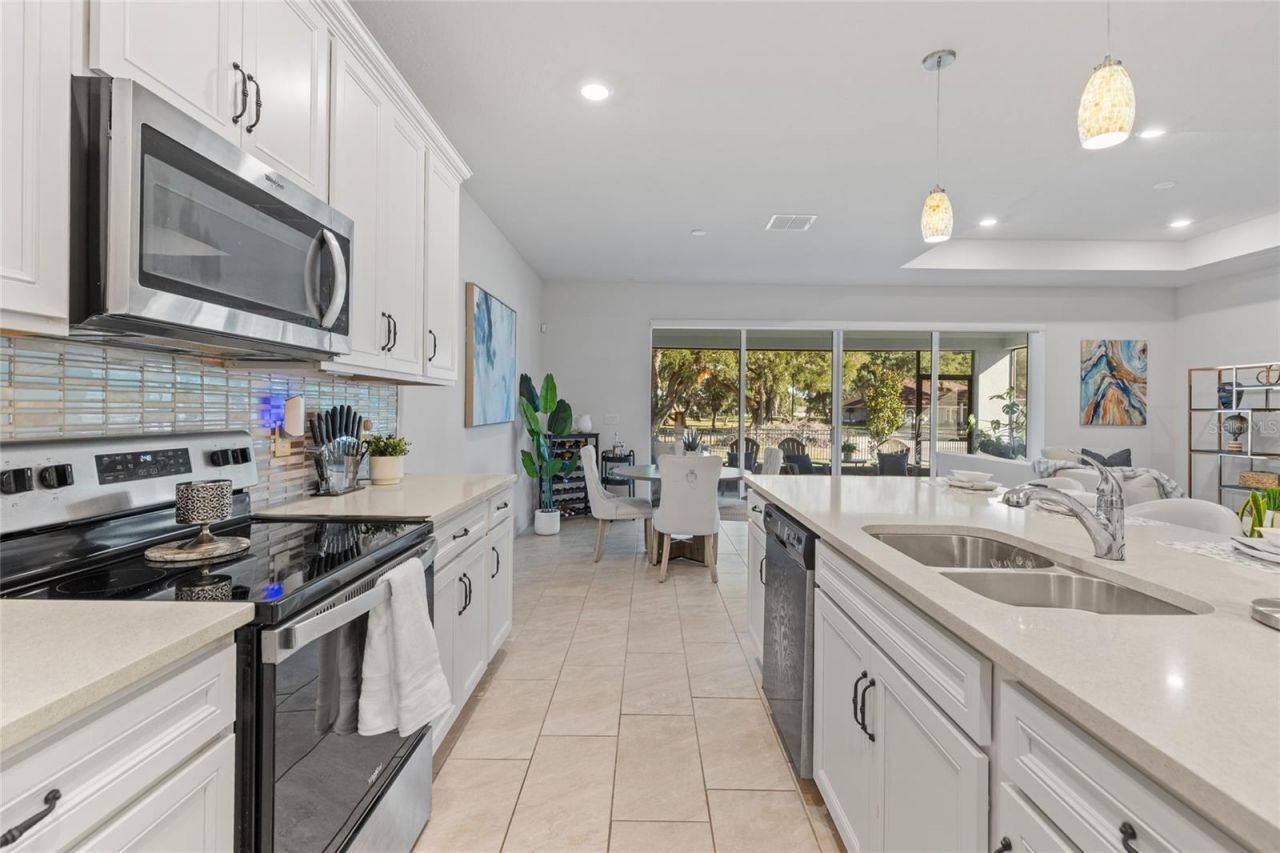 6248 Bradford Woods Dr, Zephyrhills, FL 33542 Photo