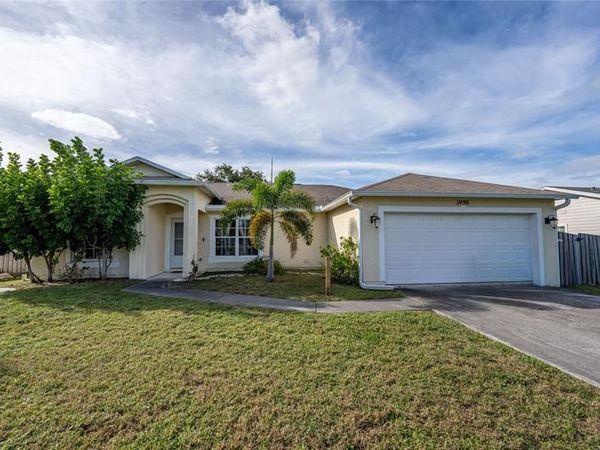 1998 SE Esterbrook St, Port St Lucie, FL 34983