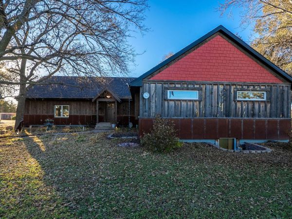 25253 413th Ave, Mitchell, SD 57301