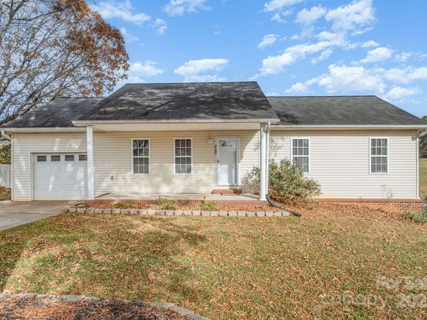 4980 Forest Ridge Drive, Hickory, NC 28602