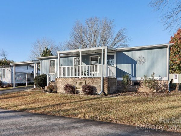 302 Meadowbrook Court, Hendersonville, NC 28792