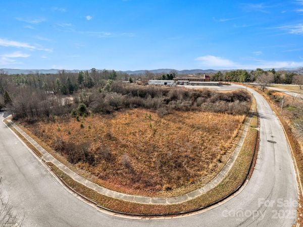 238 Mitchelle Drive, Hendersonville, NC 28792