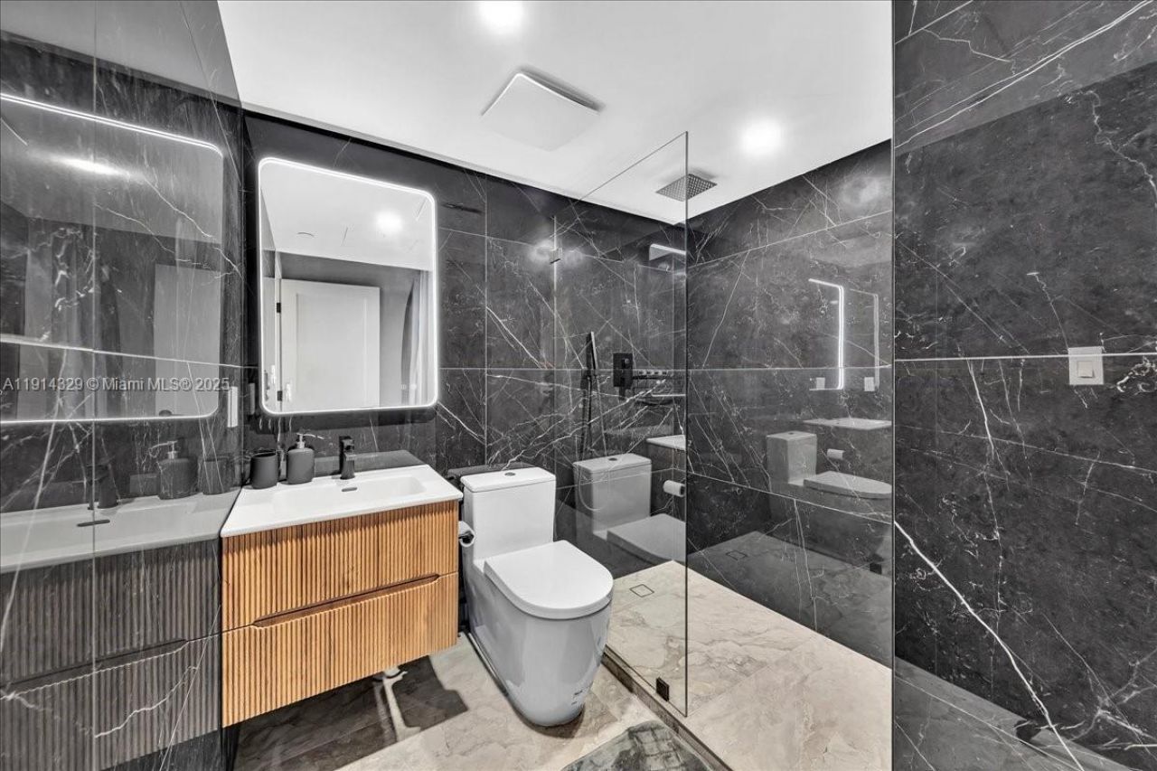 1500 Bay Rd, Unit PH 1570, Miami Beach, FL 33139 Photo