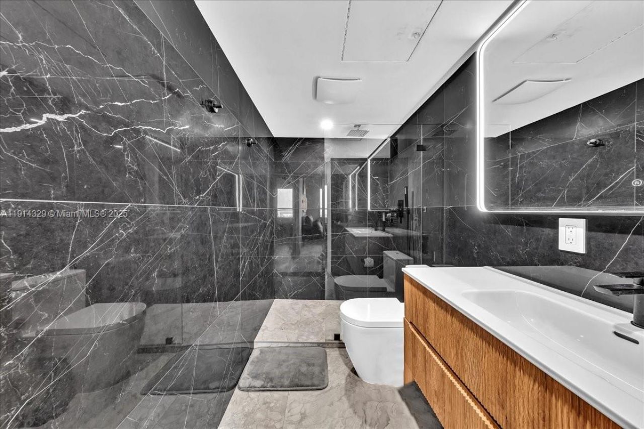 1500 Bay Rd, Unit PH 1570, Miami Beach, FL 33139 Photo