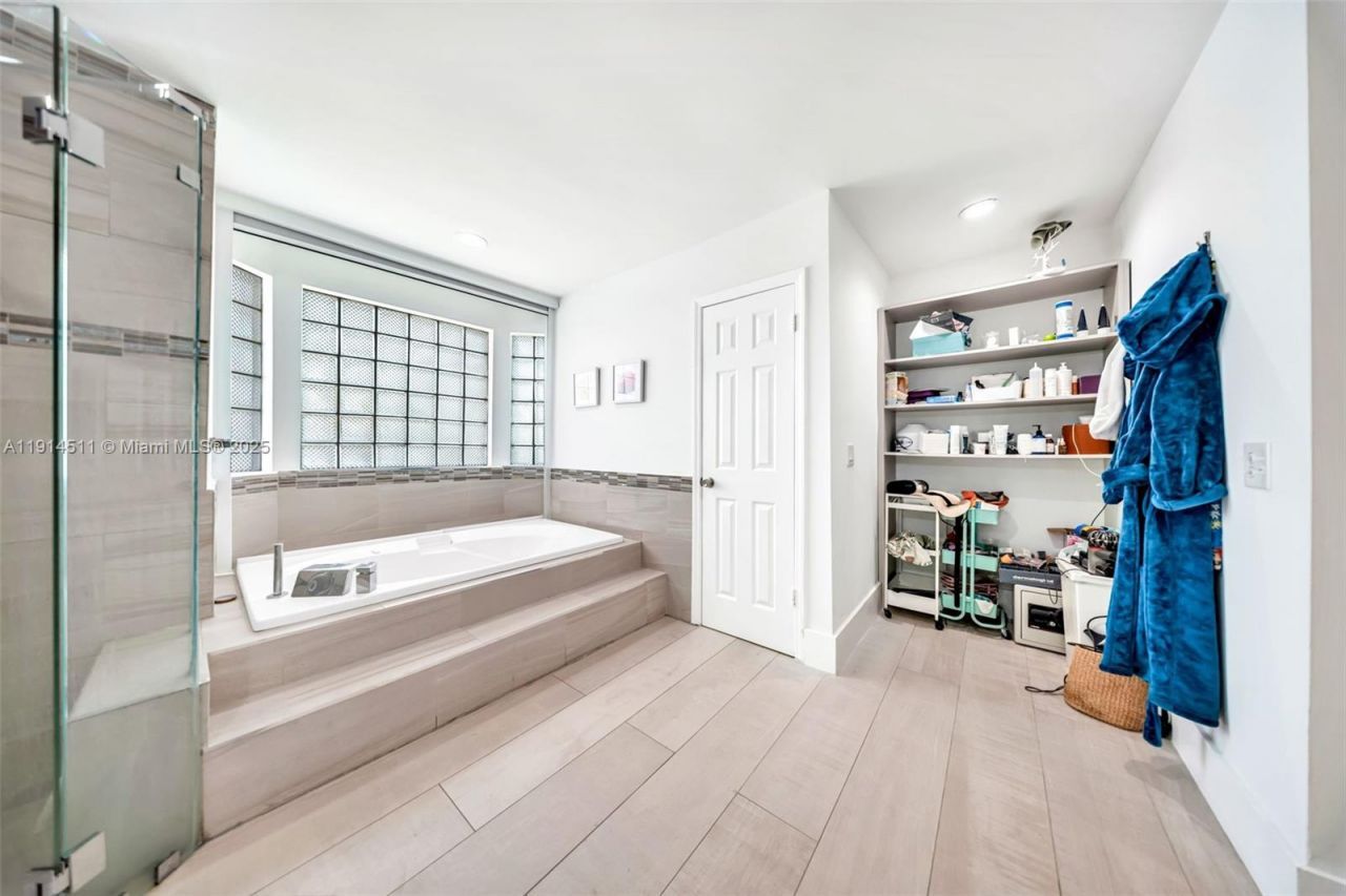 10195 NW 26th St, Doral, FL 33172 Photo