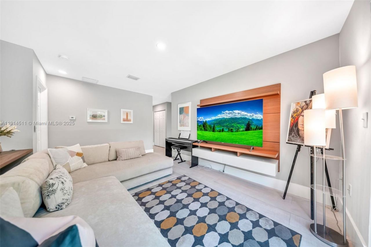 10195 NW 26th St, Doral, FL 33172 Photo