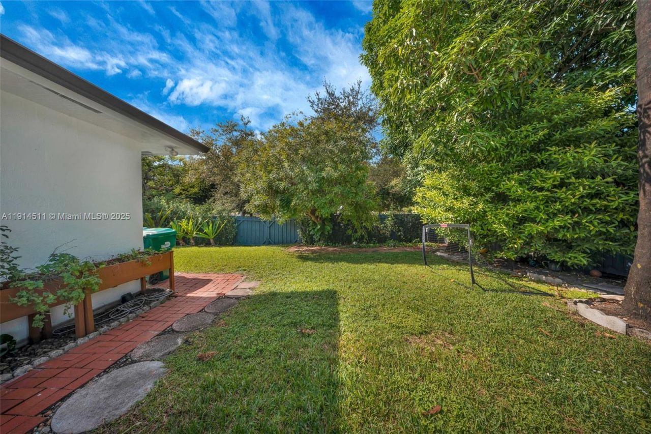 10195 NW 26th St, Doral, FL 33172 Photo