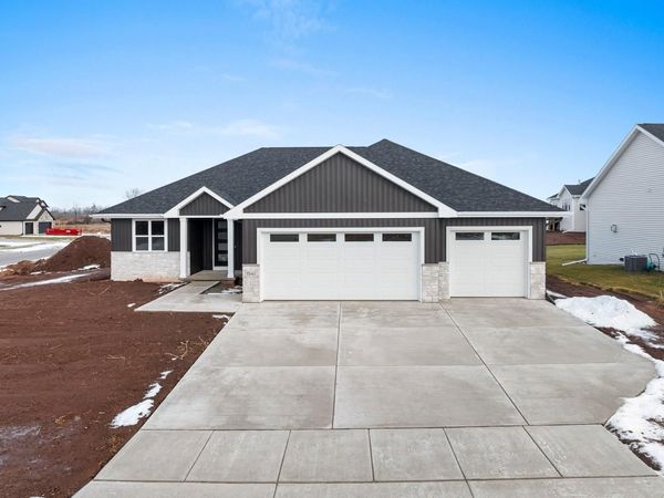 1541 RED HAWK LANDING TRAIL, De Pere, WI 54115
