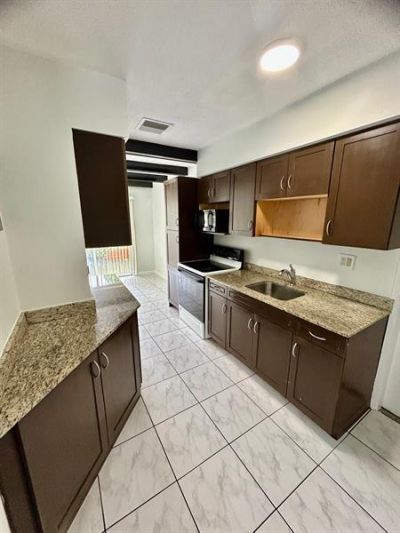 1401 NE 57th Place, Unit 11, Fort Lauderdale, FL 33334 Photo