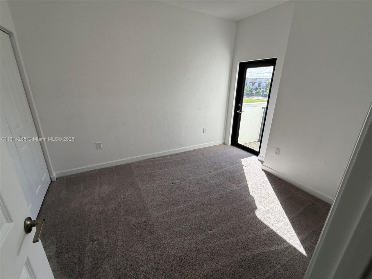 685 NE 208th Ter, Unit 685, Miami, FL 33179 Photo